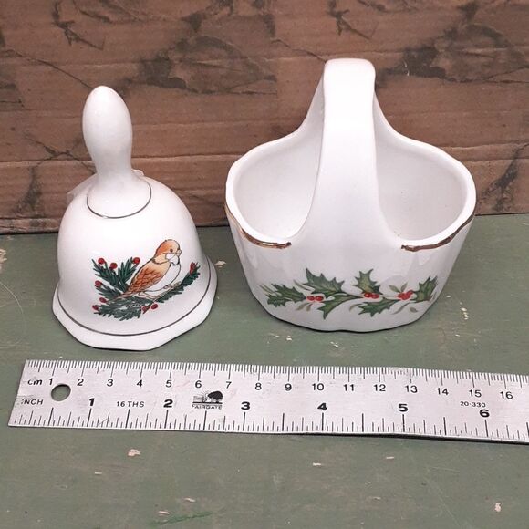 holly berry  Christmas accents for all rooms-3-pc bundle - Picture 3 of 7